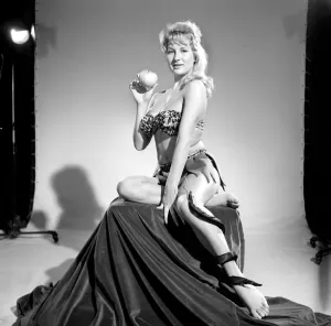 Model Carol Gardener as Eve about to take a bite from the apple. 1960 E421-014