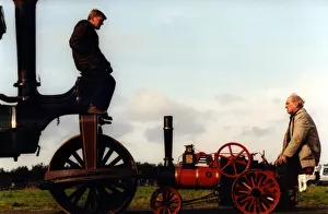 Vintage Prints: Model engineers: Eddie Chapman on his half-ton miniature steam traction engine chats with