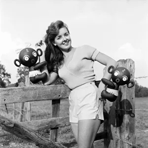 Model Kim Pearson seen here with inflatable alien toys. 1962 E422-008