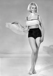 Model Vyvyan Dunbar wearing swimwear top and shorts. July 1965 P007738