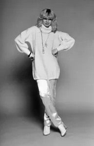 01096 Prints: Model wearing 1977 clothing, Sunday Mirror fashion feature, studio pix, 2nd August 1977