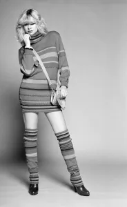 01096 Prints: Model wearing 1977 clothing, Sunday Mirror fashion feature, studio pix, 2nd August 1977