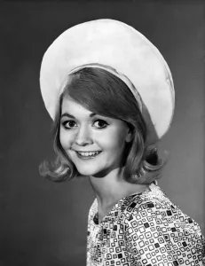 00060 Prints: Model wearing large hat with patterned top August 1964 P007540