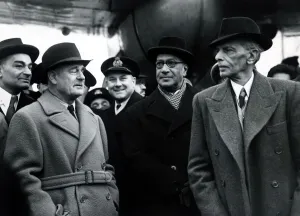 Mohammed Ali Jinnah President of the Moslim League and Lord Wavell, 1946