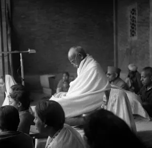 00752 Prints: Mohandas Mahatma'Gandhi, leader of the Indian independence movement in