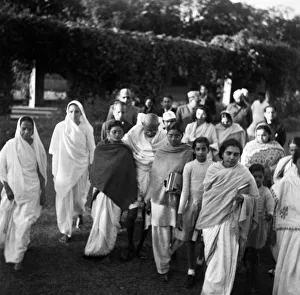 00752 Prints: Mohandas Mahatma'Gandhi, leader of the Indian independence movement in