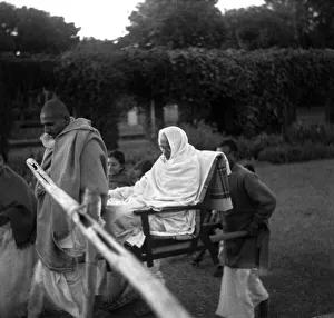 00752 Prints: Mohandas Mahatma'Gandhi, leader of the Indian independence movement in