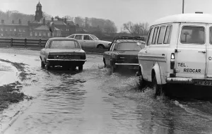 Vauxhall Prints: Mortorists having problems on the flooded Kirkleatham roundabout near the ICI entrance