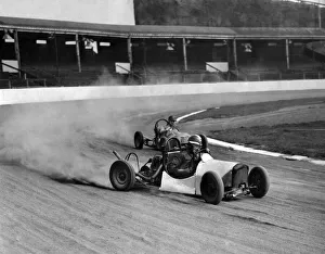 Motor racing: Albert Brown (foreground) and Bob Parker at practice at Belle Vue in 1 / 2