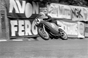 Motorsport: Action: I. O. M. TT Racing: 250cc Lightweight event in progress
