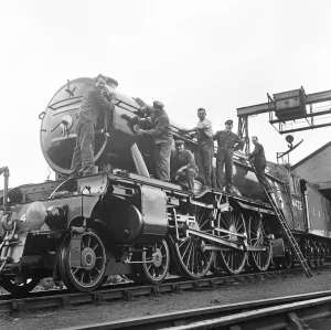 01529 Prints: Mr Alan Pegler and his crew of volunteers pictured cleaning The Flying Scotsman Engine