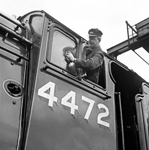 01529 Collection: Mr Alan Pegler pictured cleaning The Flying Scotsman Engine window of the drivers cabin