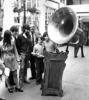 Mr. Derek Kirkup stops the people in Handiside Arcade to the rhythm of a ragtime band