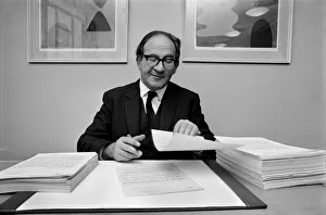 Mr. Fred Mulley, Minister of Transport is sending a personal letter to over 800 newspaper