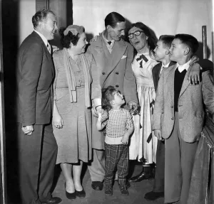 00024 Prints: Mr. and Mrs. George Atkins of Crawley Surrey with Noel Whitcomb and Arthur Askey