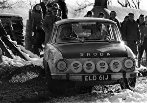 Images Dated 18th November 1970: mrk scan Nov01 RAC Rally Winners November 1970 A Skoda tackles the course