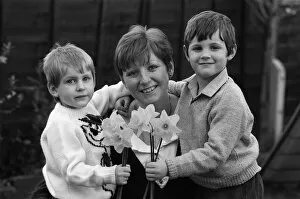 01515 Collection: Mrs Dee Hughes and her sons Joe, 5, and Adam, 3, at their Bromsgrove home