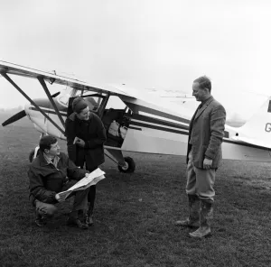 00526 Prints: Mrs Diana Freeman from Headcorn, Kent says goodbye to her children Jamie