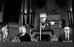 Public Speaking Prints: Mrs. Margaret Thatcher Talks to Tradesmen. Mrs. Thatcher looking up to Miss Mildred Head