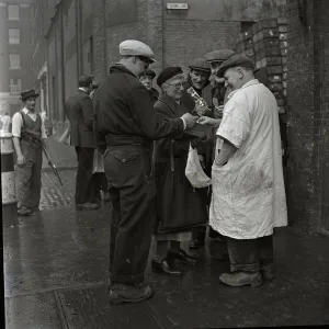 Flat Caps Prints: Mrs priston aged 82 a licensed peddler in Billingsgate Market