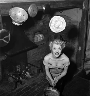 Frying Pan Prints: Mrs Richard Heane tossing a pancake on Shrove Tuesday 1951. February 1951 B608 -001