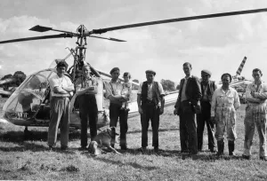 Crops Prints: Mrs Stephenson of Carberry Hall, Wilberfoss with pest control workers during
