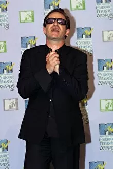 Images Dated 11th November 1999: MTV Music awards in Ireland November 1999 Bono, lead singer with rock group U2 at