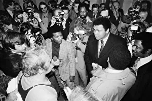 Photographers Prints: Muhammad Ali with future opponent British Heavyweight Champion Richard Dunn