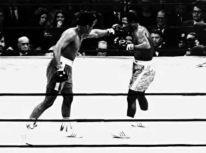 00200 Prints: Muhammad Ali and Joe Frazier battle it out for the World Heavyweight Championship title