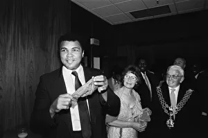 00764 Prints: Muhammad Ali (left) shows off a conjuring trick when visiting Birmingham