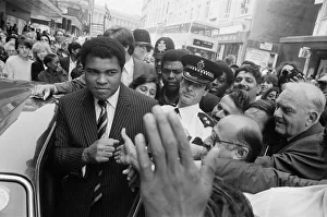 00824 Prints: Muhammad Ali is mobbed by fans and supporters in the streets of Birmingham