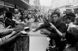 00824 Prints: Muhammad Ali is mobbed by fans and supporters in the streets of Birmingham