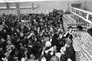 Muhammad Ali at a supermarket in Stretford to promote Ovaltine gets cornered by loads of