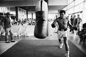 01008 Prints: Muhammad Ali training at the Concord Hotel in Catskill Mountains