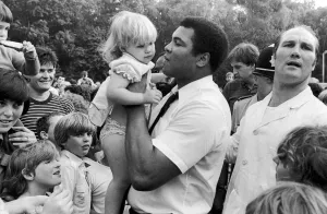 00416 Prints: Muhammad Ali visits retired boxer Jack Bodell at his Fish and Chip Shop in Coventry