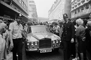 Muhammad Alis Rolls Royce makes its way through the streets of Birmingham