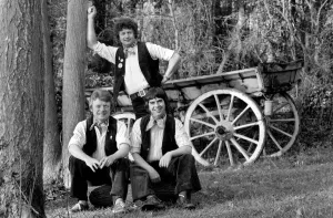 00058 Prints: Music / Band / Group. The Wurzells'Pop Singers. January 1977 77-00097-004