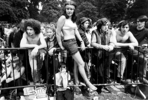 Railings Prints: Music fan Jennie Wilson wearing a cool outfit in Hyde Park for the The Rolling Stones