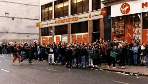 Takethat Prints: Take That music fans Queue outside Virgin Megastore for tickets to their only Scottish