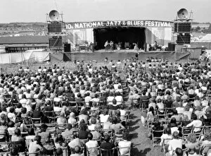 Images Dated 9th August 1970: Music fans at The Tenth National Jazz and Blues Festival