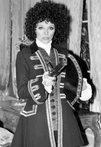 Musical: nTom Jonesi: Joan Collins as Black Bess'a notorious highwaywoman