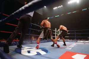 00129 Prints: Naseem Hamed Boxer October 97 Naseem Hamed on his way to retaining his WBO
