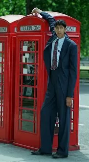 Images Dated 29th July 1999: Naseer Ahmed Soomro claims to be World Tallest Man. In the picture he is standing next to