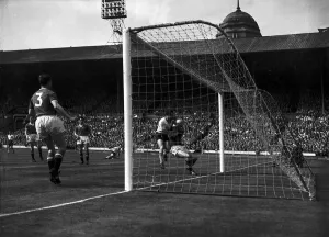Nat Lofthouse charges into the Manchester United goalkeeper Harry Gregg