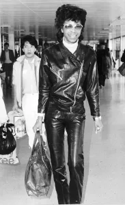00079 Prints: Natalie Cole singer daughter of Nat King Cole arriving at Heathrow Airport from Los