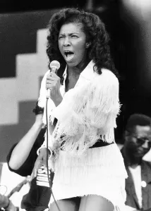 Natalie Cole singer daughter of Nat King Cole on stage during the Nelson Mandela concert