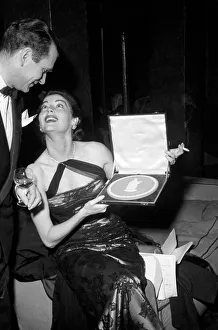 National film awards 1953 - Ava Gardner showing Sir Laurence Olivier the plaque she
