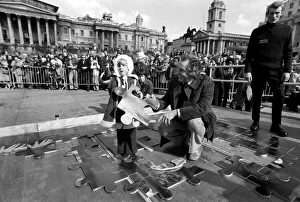 The NCH giant jig saw campaign in Trafalgar Square March 1975 75-1709-002