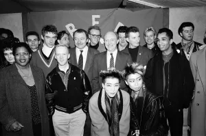 01386 Prints: Neil Kinnock and Ken Livingstone with pro-Labour pop stars including Jimmy Somerville