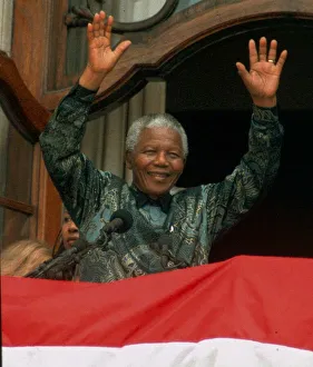 00176 Prints: Nelson mandela waves to the crowd in Trafalgar Square during his visit to England